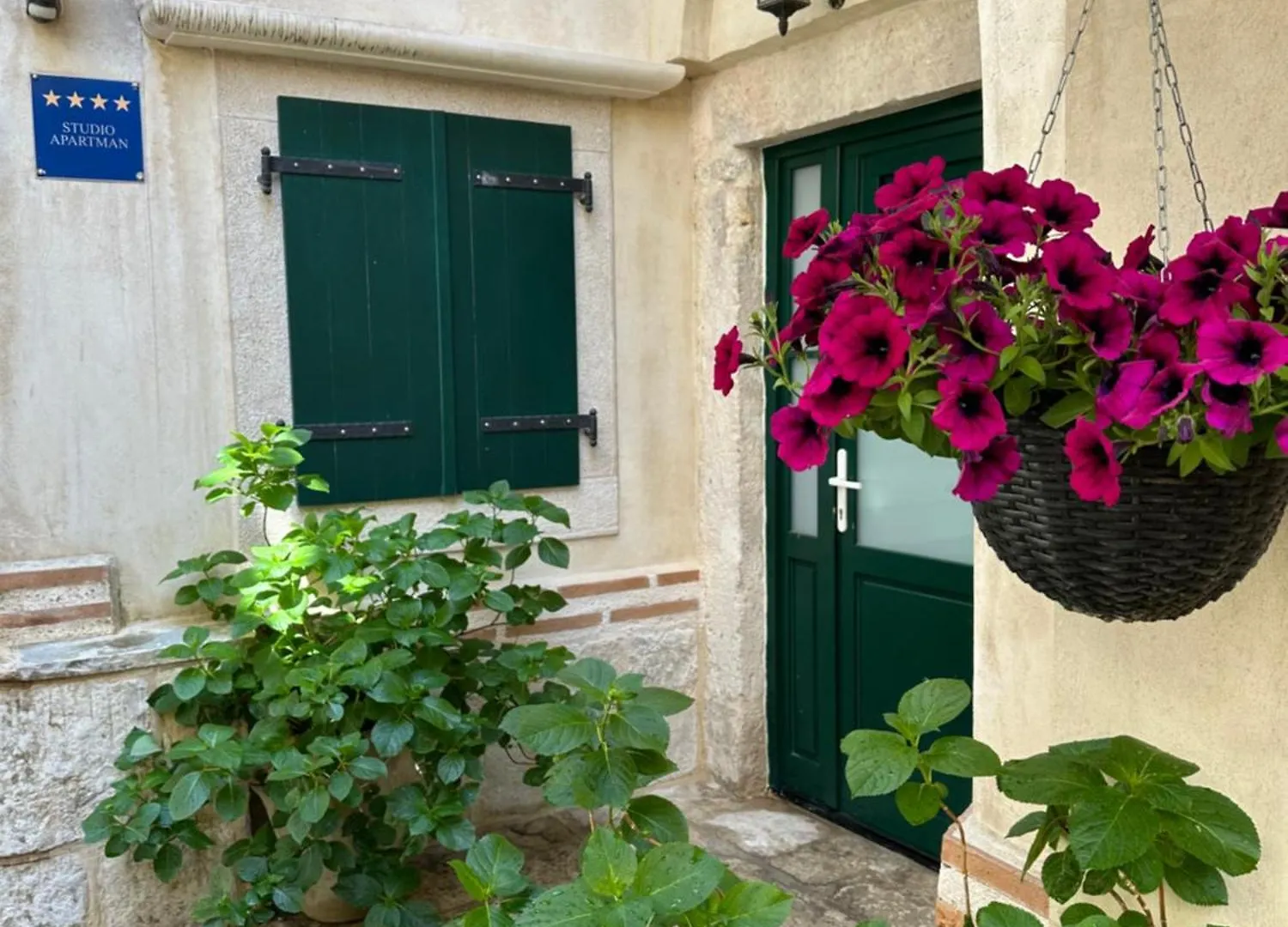 Diocletian Wine Studio Apartment Split